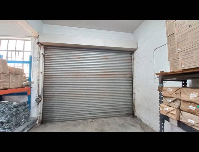 2,585M² BUILDING TO LET IN SALT RIVER